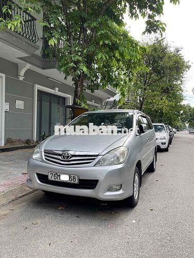 Toyota Innova 2009 G - 123456 km