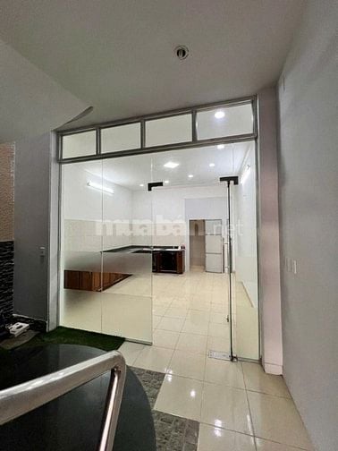 Cho thuê nhà mặt tiền Nguyễn Thái Bình, P.12, Q.Tân Bình giá 24tr 
