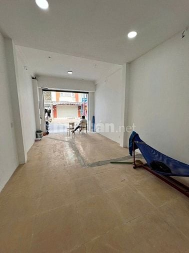 Cho thuê nhà mặt tiền Nguyễn Thái Bình, P.12, Q.Tân Bình giá 24tr 