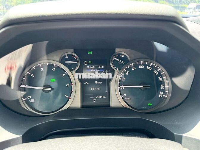 Toyota Prado 2023 VX 2.7L - 22000 km, một chủ.