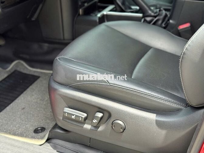 Toyota Prado 2023 VX 2.7L - 22000 km, một chủ.