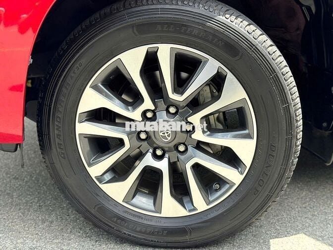 Toyota Prado 2023 VX 2.7L - 22000 km, một chủ.