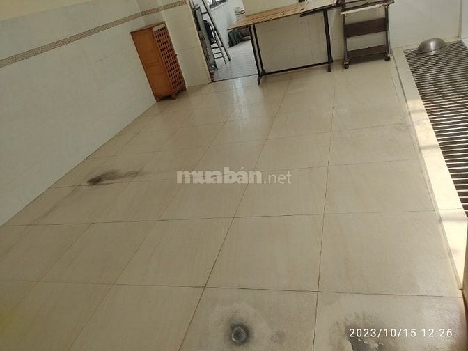 Gia đình đi định cư cần bán -83/131 Năm Châu, Phường 11, Quận Tân Bình