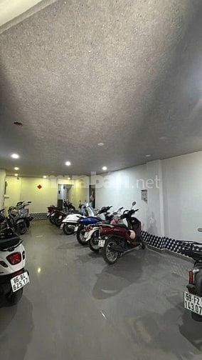 NHÀ TRUNG TÂM THÀNH PHỐ RỘNG RÃI THOÁNG MÁT 