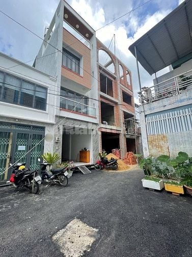 NHÀ ĐẸP HẺM Ô TÔ  ĐỐI DIỆN EMART TRUNG TÂM SÀI GÒN