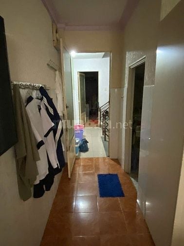 CẦN TIỀN BÁN GẤP NHÀ HẺM LỚN GẦN ĐƯỜNG CHÍNH