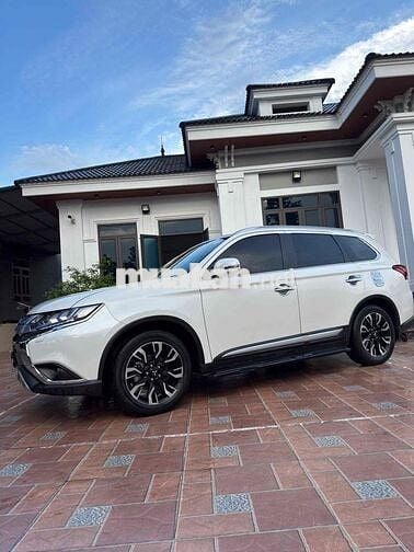 Mitsubishi Outlander 2020 2.0 CVT Premium  - 65000