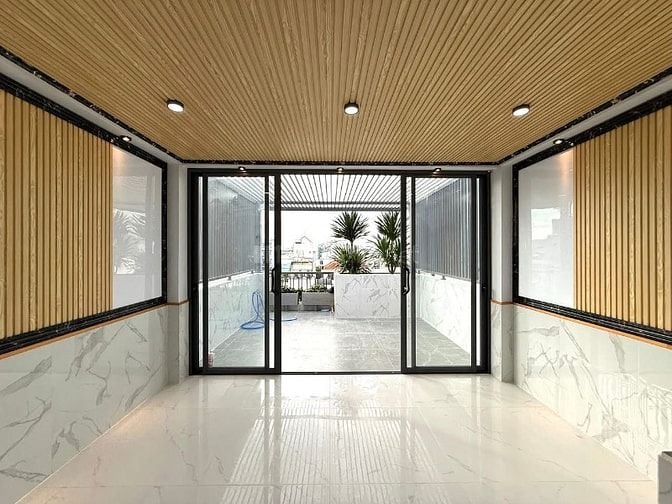 Siêu phẩm 5 Lầu THANG MÁY CAO CẤP Gara để 2 xe hơi hẻm 10m Lê Đức Thọ