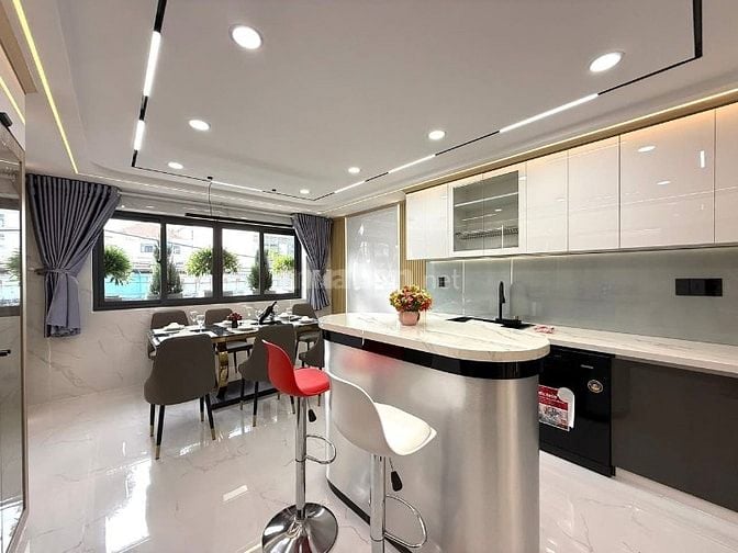 Siêu phẩm 5 Lầu THANG MÁY CAO CẤP Gara để 2 xe hơi hẻm 10m Lê Đức Thọ