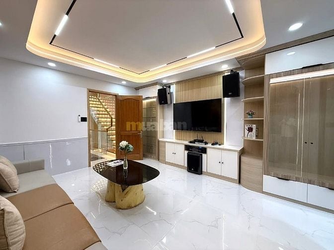 Siêu phẩm 5 Lầu THANG MÁY CAO CẤP Gara để 2 xe hơi hẻm 10m Lê Đức Thọ