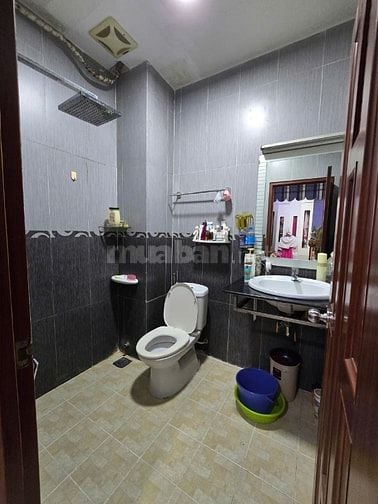 Chủ cần bán gấp!! Nhà mới đúc kiên cố trung tâm Q6 gần chợ Kim Biên