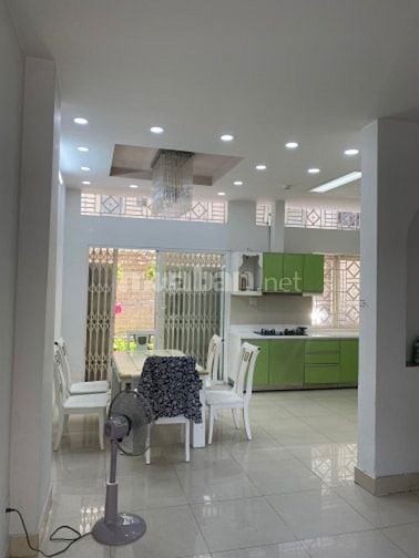Nhà thuê đường 817A Tạ Quang Bửu F5Q8 dt: 6m x 20m, 3 lầu St