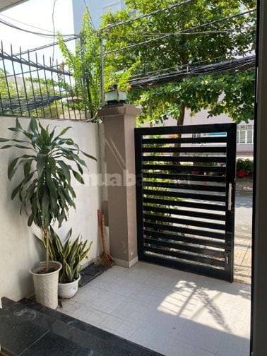 Nhà thuê đường 817A Tạ Quang Bửu F5Q8 dt: 6m x 20m, 3 lầu St
