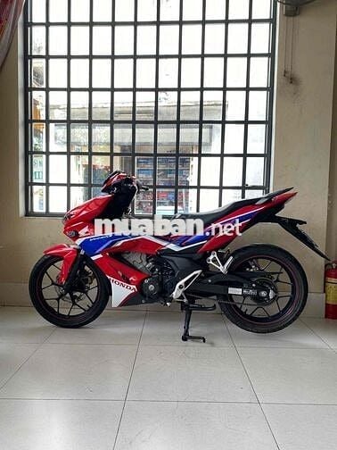 winer x . thắng abs . máy zin im . áo đẹp ko trầy