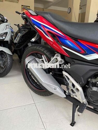 winer x . thắng abs . máy zin im . áo đẹp ko trầy