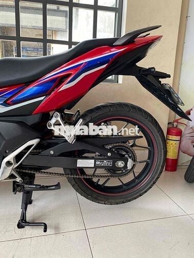 winer x . thắng abs . máy zin im . áo đẹp ko trầy