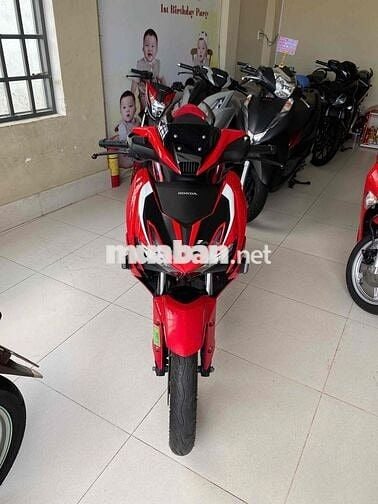 winer x . thắng abs . máy zin im . áo đẹp ko trầy