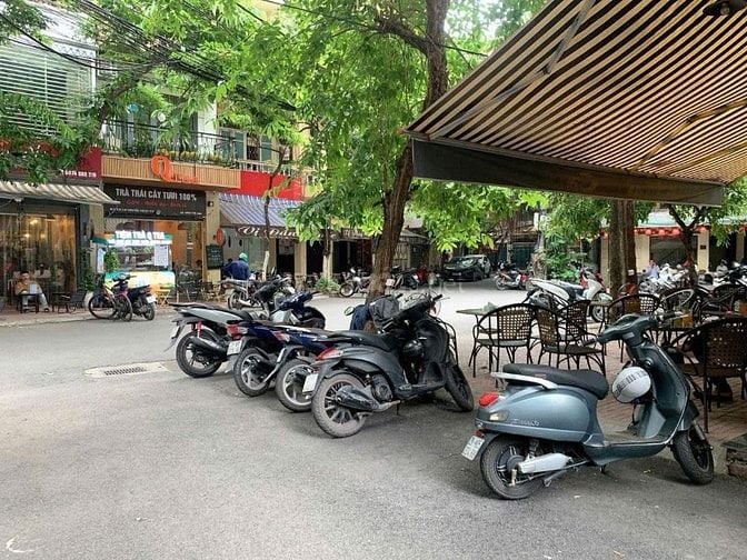 Nhà 3 thoáng, sổ rộng 112m2, 5.7m ngang, trước nhà ô tô tránh, gara