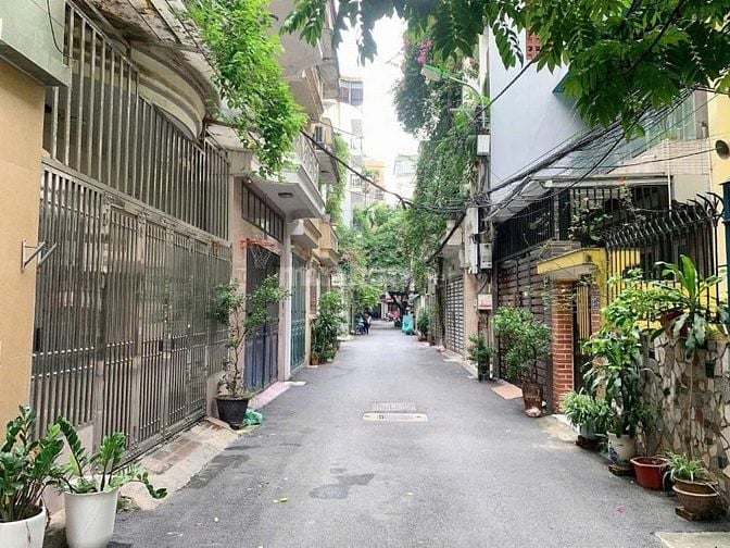 Nhà 3 thoáng, sổ rộng 112m2, 5.7m ngang, trước nhà ô tô tránh, gara