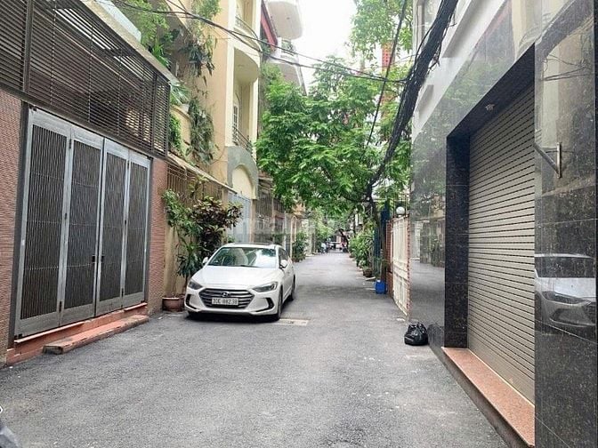 Nhà 3 thoáng, sổ rộng 112m2, 5.7m ngang, trước nhà ô tô tránh, gara