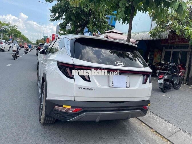 Hyundai Tucson 2023 2.0 AT Đặc biệt - 5000 km