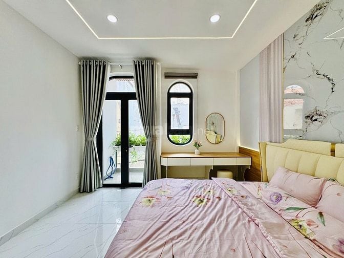 Gò Vấp - giáp Tân Bình - 3 tầng 4pn - gấp bán nhỉnh 7 tỷ.