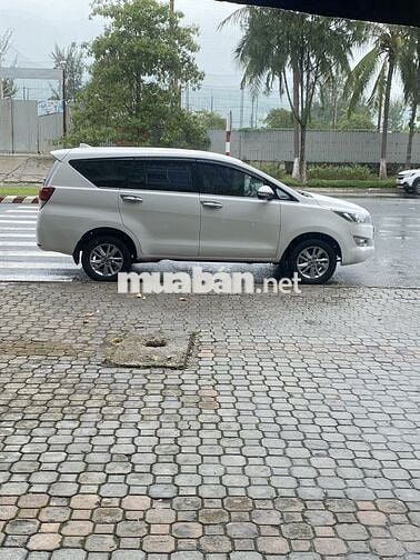 Toyota Innova 2018 2.0E - 100000 km