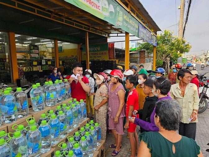 CHUỖI CỬA HÀNG THÔNG BÁO TUYỂN DỤNG NHÂN VIÊN NAM/NỮ Thời Vụ Và Chín