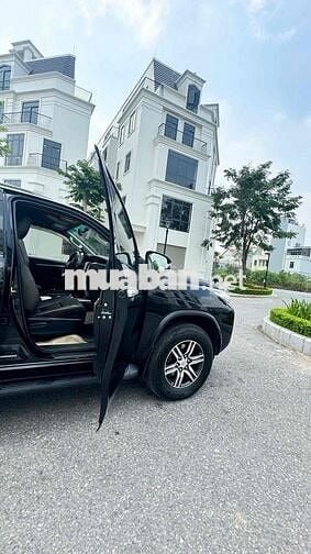 Toyota Fortuner 2019 số Tự Động máy DẦU màu đen