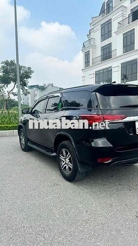 Toyota Fortuner 2019 số Tự Động máy DẦU màu đen