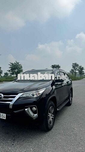 Toyota Fortuner 2019 số Tự Động máy DẦU màu đen
