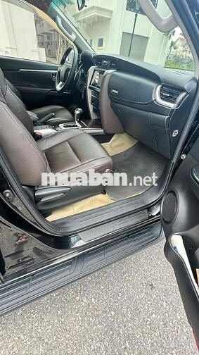 Toyota Fortuner 2019 số Tự Động máy DẦU màu đen