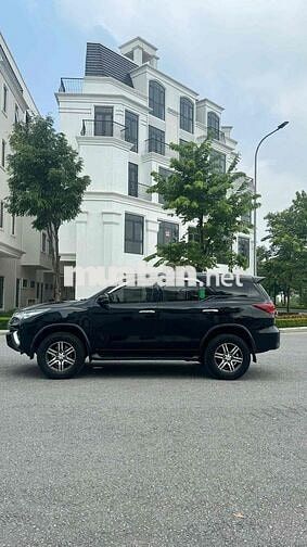 Toyota Fortuner 2019 số Tự Động máy DẦU màu đen