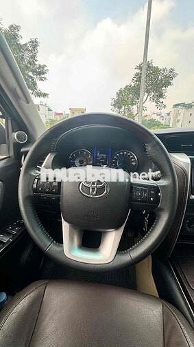 Toyota Fortuner 2019 số Tự Động máy DẦU màu đen