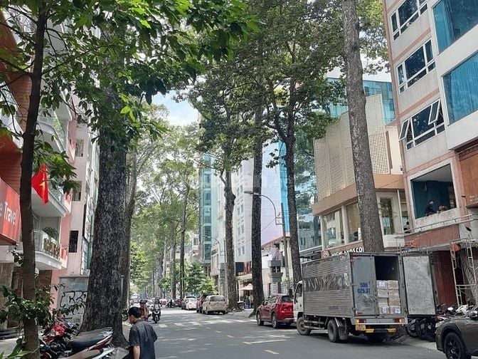 Bán nhà mặt tiền Bùi Thị Xuân, Bến Thành, Q1. Cách chợ Bến Thành 1km