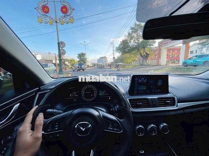 Mazda 3 2017 1.5 AT Sedan - 100000 km