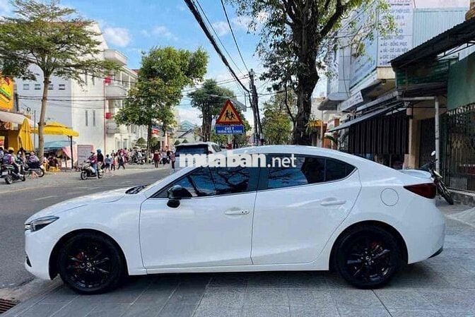 Mazda 3 2017 1.5 AT Sedan - 100000 km