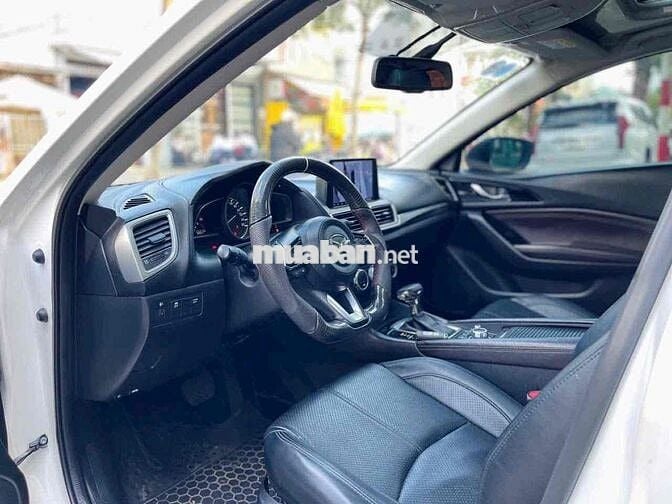 Mazda 3 2017 1.5 AT Sedan - 100000 km