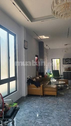 Bán nhà mặt tiền 1 trệt 2 lầu đường 38