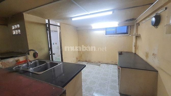 kẹt tiền bán gấp nhà CC cũ 154-174 Bùi Hưu Nghĩa Q5 HCM lầu 3