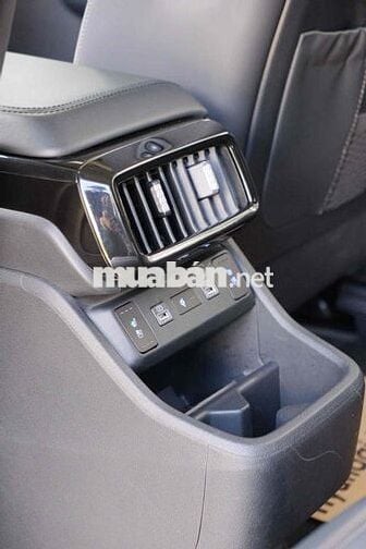 Hyundai Custin 2.0T Cao Cấp 2024