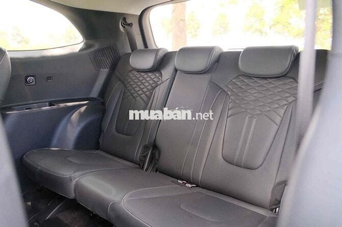 Hyundai Custin 2.0T Cao Cấp 2024