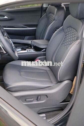 Hyundai Custin 2.0T Cao Cấp 2024