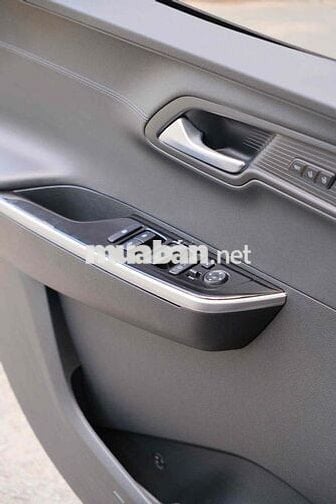 Hyundai Custin 2.0T Cao Cấp 2024