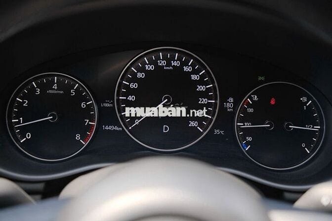 Mazda 3 Luxury 2024 - 14000 km