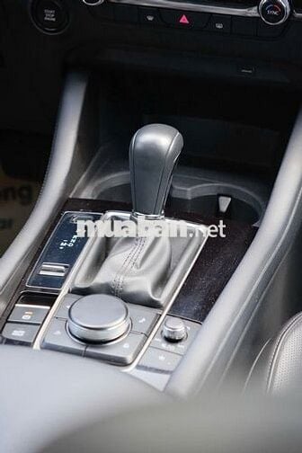 Mazda 3 Luxury 2024 - 14000 km