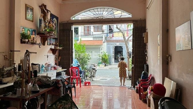 Nhà MT 17 Bác Ái 4x18m, 1 lầu đúc đường lớn có lề tiện ở và kinh doanh