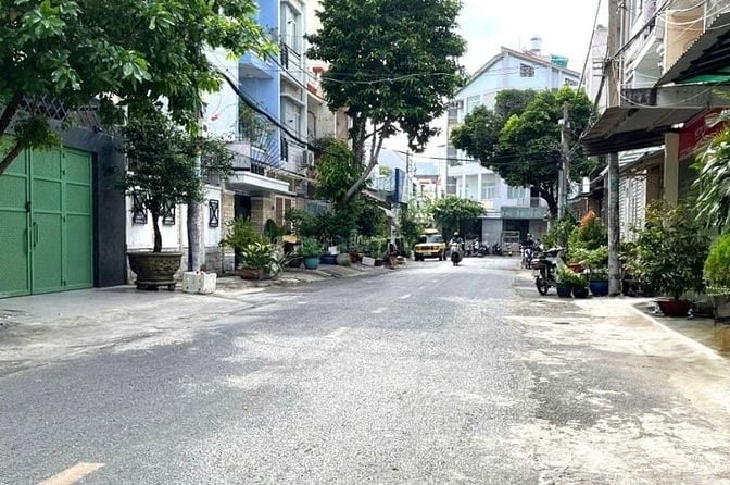 Nhà MT 17 Bác Ái 4x18m, 1 lầu đúc đường lớn có lề tiện ở và kinh doanh