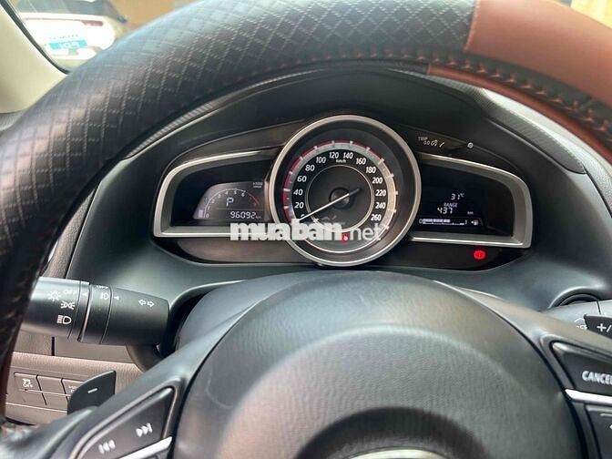 Mazda 3 2015 1.5 AT Hatchback - 96000 km