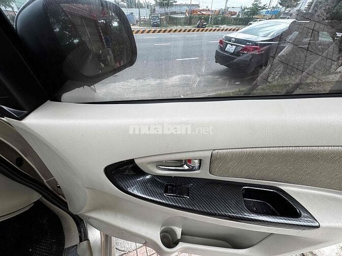 Toyota Innova cuối 2014 số sàn